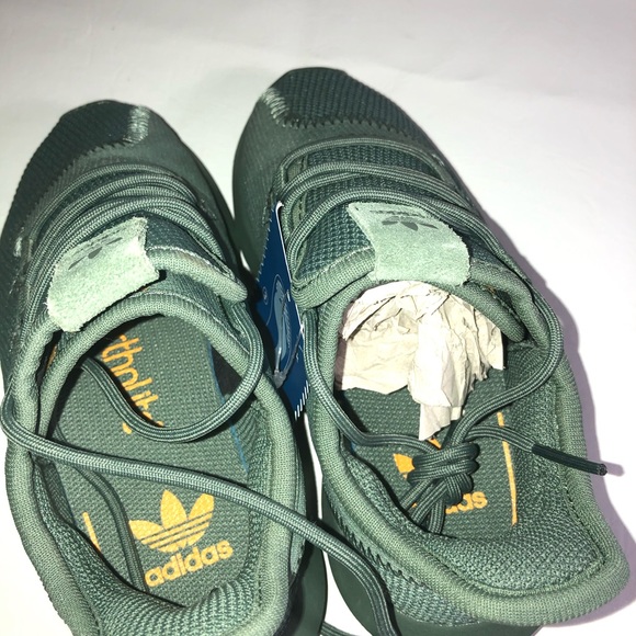 Adidas toddler snickers. - Picture 3 of 6